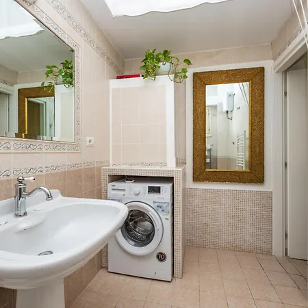 Termini Centeral Station's Home, Near Santa Maria Maggiore *