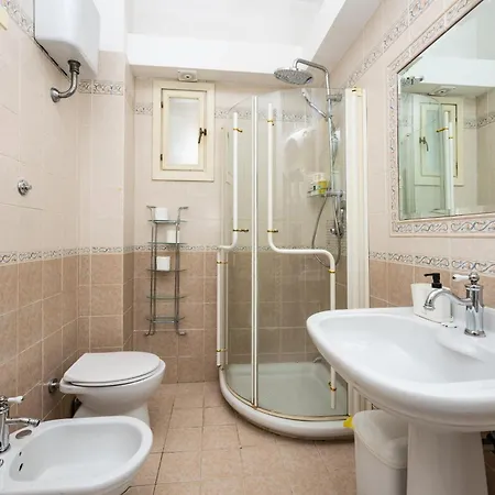 Apartment San Lorenzo , Near Termini Station D *