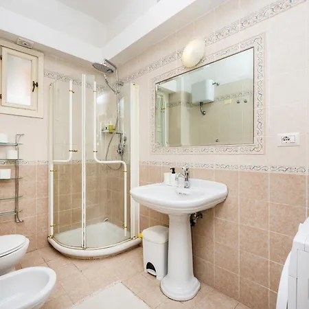 Apartment San Lorenzo , Near Termini Station D *